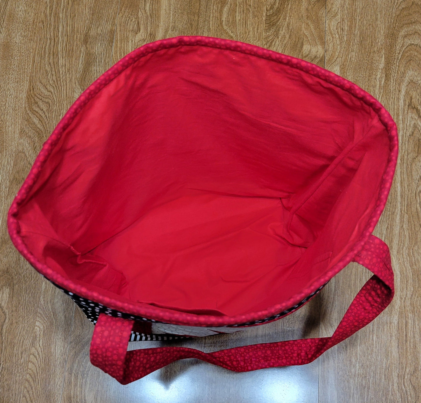 Red liner  on a wooden surface